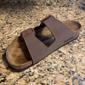 Right Birkenstock Arizona size 39